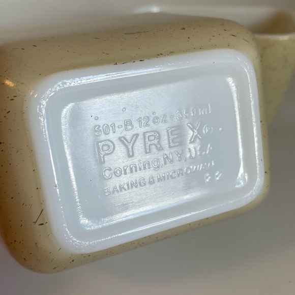 Two Pyrex Tan Speckle Refrigerator Boxes, No Lids - Picture 2 of 7